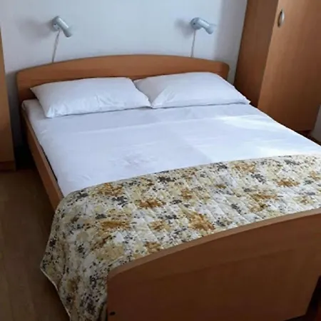 Amalija - 50m Close To The Sea Apartman Rogoznica